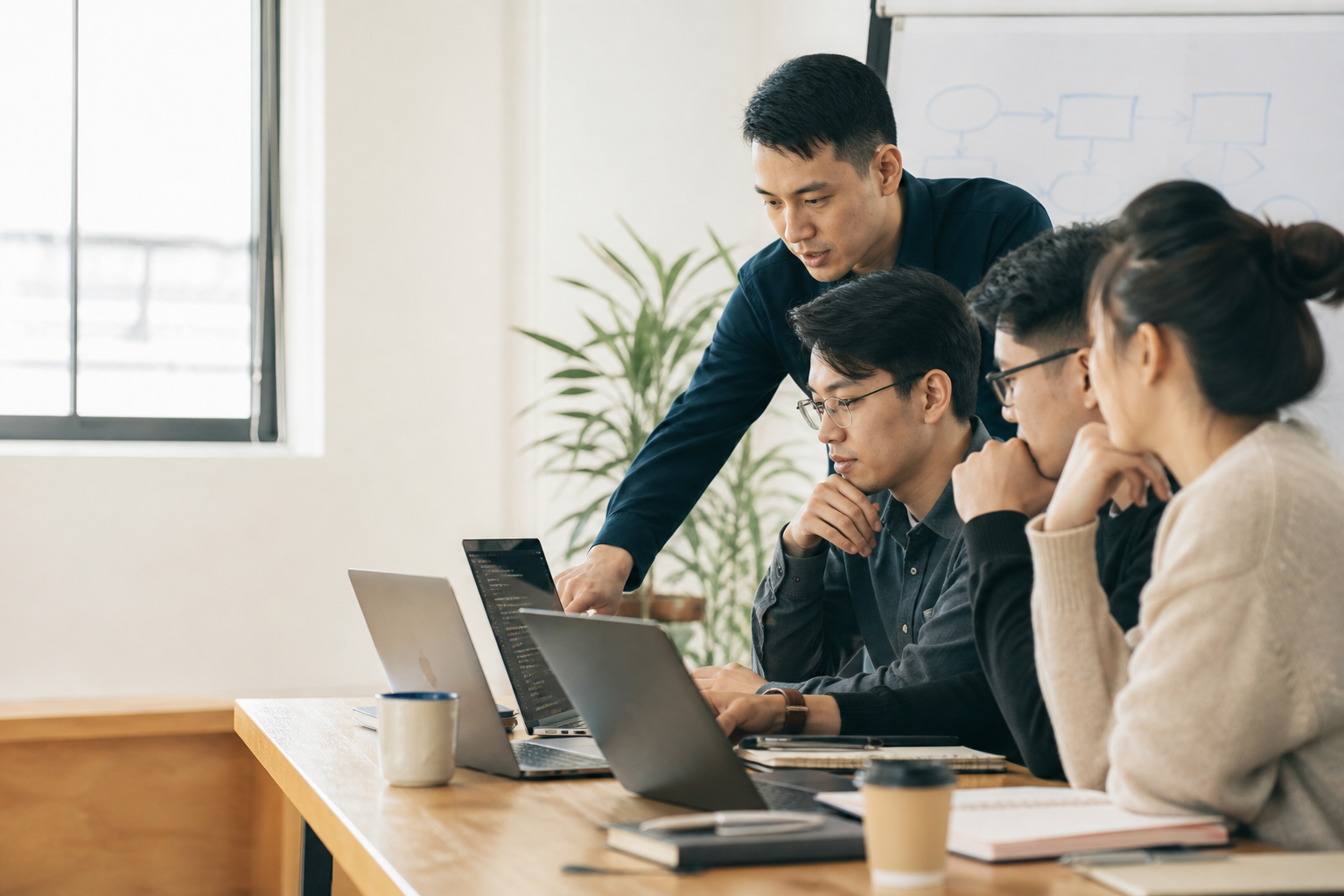 Mentor và người học cùng thực hành phần mềm tại VCoderlog